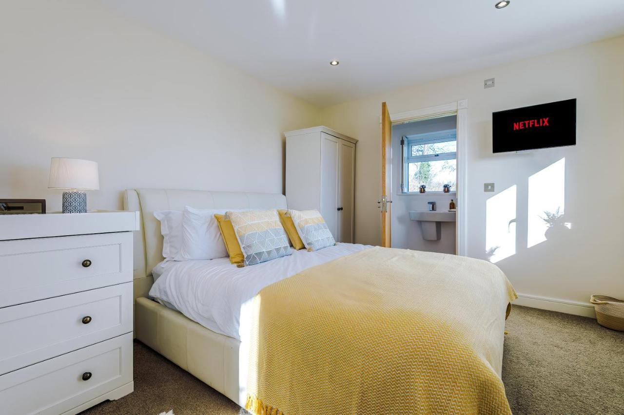 "Woodlands" By Greenstay Serviced Accommodation - Luxury 3 Bed Cottage In North Wales With Stunning Countryside Views & Parking - Close To Glan Clwyd Hospital - The Perfect Choice For Contractors, Business Travellers, Families And Groups Bodelwyddan المظهر الخارجي الصورة