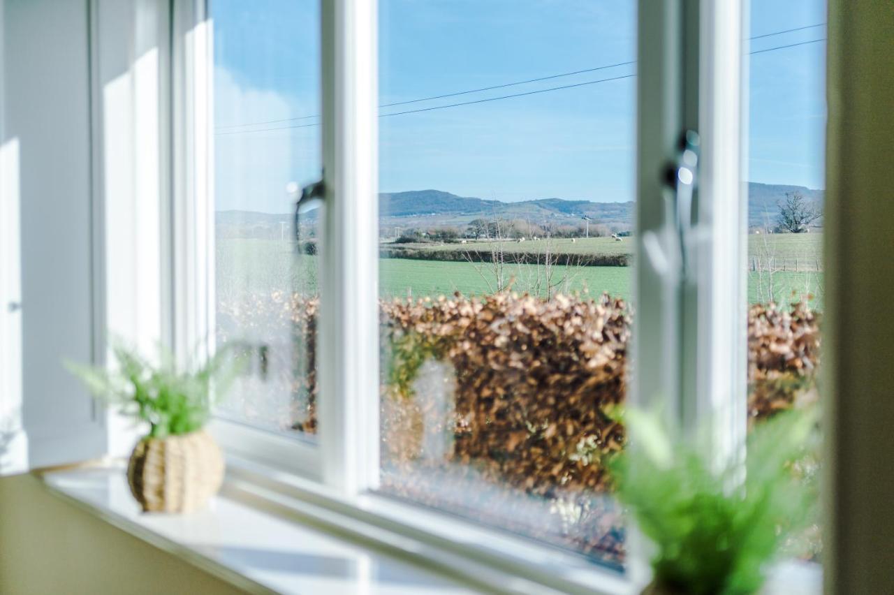 "Woodlands" By Greenstay Serviced Accommodation - Luxury 3 Bed Cottage In North Wales With Stunning Countryside Views & Parking - Close To Glan Clwyd Hospital - The Perfect Choice For Contractors, Business Travellers, Families And Groups Bodelwyddan المظهر الخارجي الصورة